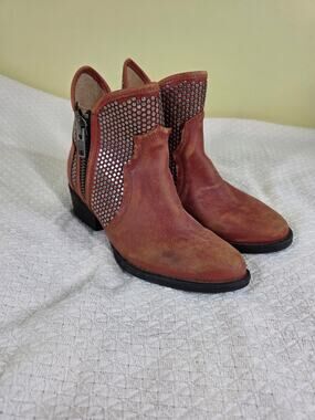 Circle G by Corral Women's Orange Red Studded Leather Booties Round Toe Q0125